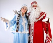 Веселое  и  артистичное поздравление  Деда Мороза и Снегурочки.